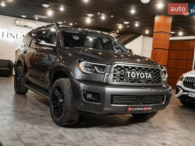 Серый Тойота Секвойя, объемом двигателя 5.66 л и пробегом 48 тыс. км за 49500 $, фото 2 на Automoto.ua