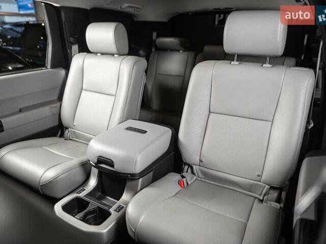 Серый Тойота Секвойя, объемом двигателя 5.66 л и пробегом 48 тыс. км за 49500 $, фото 17 на Automoto.ua