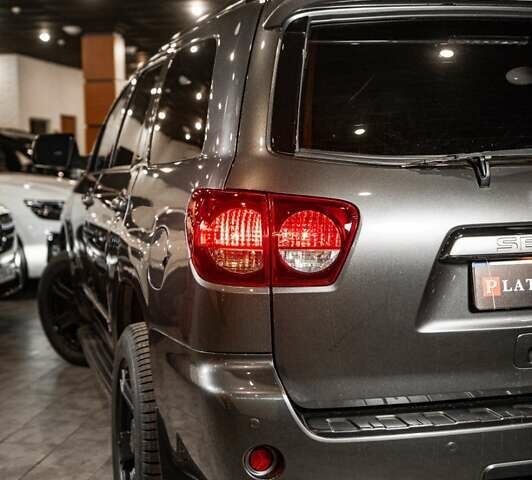 Серый Тойота Секвойя, объемом двигателя 5.66 л и пробегом 48 тыс. км за 49500 $, фото 10 на Automoto.ua