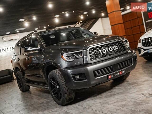 Серый Тойота Секвойя, объемом двигателя 5.66 л и пробегом 48 тыс. км за 49500 $, фото 1 на Automoto.ua