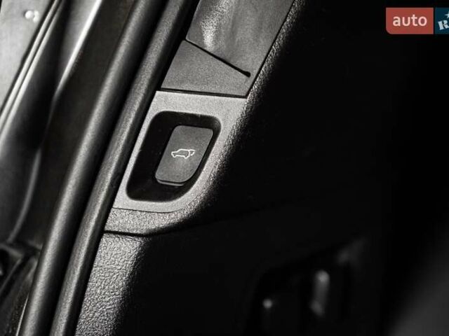 Серый Тойота Секвойя, объемом двигателя 5.66 л и пробегом 48 тыс. км за 49500 $, фото 58 на Automoto.ua