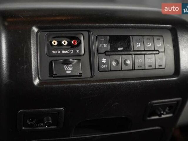 Серый Тойота Секвойя, объемом двигателя 5.66 л и пробегом 48 тыс. км за 49500 $, фото 27 на Automoto.ua