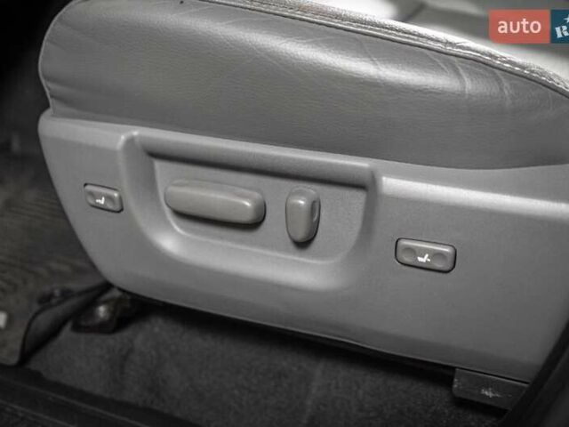 Серый Тойота Секвойя, объемом двигателя 5.66 л и пробегом 48 тыс. км за 49500 $, фото 45 на Automoto.ua