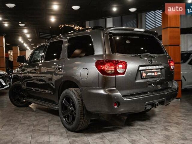 Серый Тойота Секвойя, объемом двигателя 5.66 л и пробегом 48 тыс. км за 49500 $, фото 6 на Automoto.ua