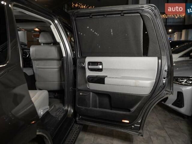 Серый Тойота Секвойя, объемом двигателя 5.66 л и пробегом 48 тыс. км за 49500 $, фото 31 на Automoto.ua