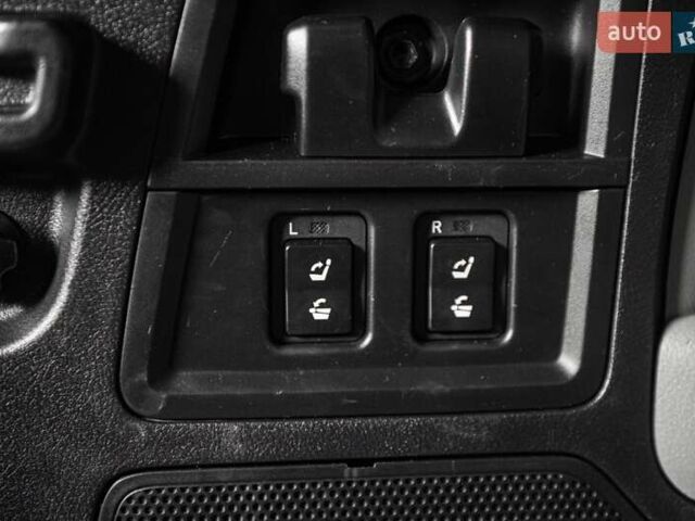 Серый Тойота Секвойя, объемом двигателя 5.66 л и пробегом 48 тыс. км за 49500 $, фото 59 на Automoto.ua