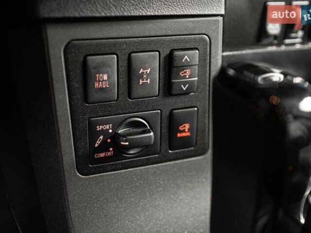 Серый Тойота Секвойя, объемом двигателя 5.66 л и пробегом 48 тыс. км за 49500 $, фото 34 на Automoto.ua