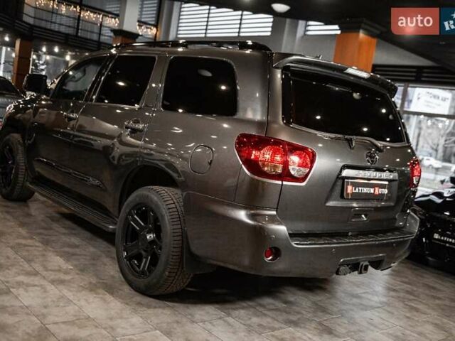 Серый Тойота Секвойя, объемом двигателя 5.66 л и пробегом 48 тыс. км за 49500 $, фото 56 на Automoto.ua