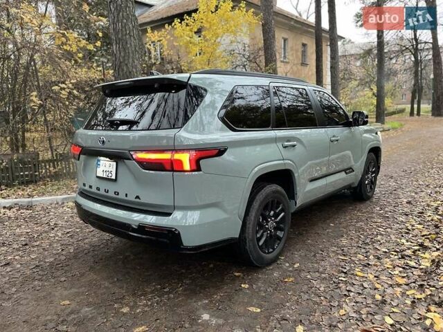 Серый Тойота Секвойя, объемом двигателя 3.45 л и пробегом 3 тыс. км за 105000 $, фото 17 на Automoto.ua