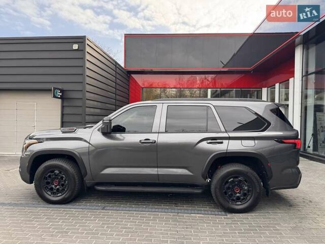 Серый Тойота Секвойя, объемом двигателя 3.45 л и пробегом 34 тыс. км за 109900 $, фото 4 на Automoto.ua