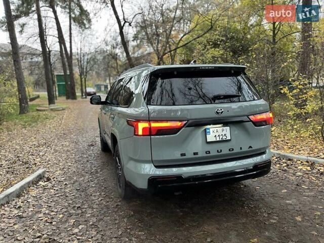 Серый Тойота Секвойя, объемом двигателя 3.45 л и пробегом 3 тыс. км за 105000 $, фото 18 на Automoto.ua