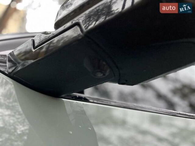 Серый Тойота Секвойя, объемом двигателя 3.45 л и пробегом 3 тыс. км за 105000 $, фото 21 на Automoto.ua