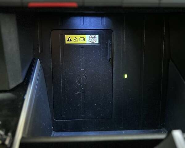 Серый Тойота Секвойя, объемом двигателя 3.45 л и пробегом 3 тыс. км за 105000 $, фото 29 на Automoto.ua