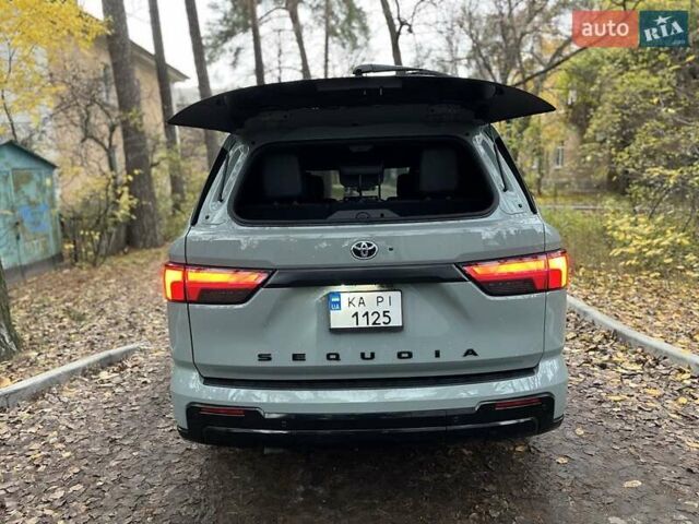 Серый Тойота Секвойя, объемом двигателя 3.45 л и пробегом 3 тыс. км за 105000 $, фото 15 на Automoto.ua
