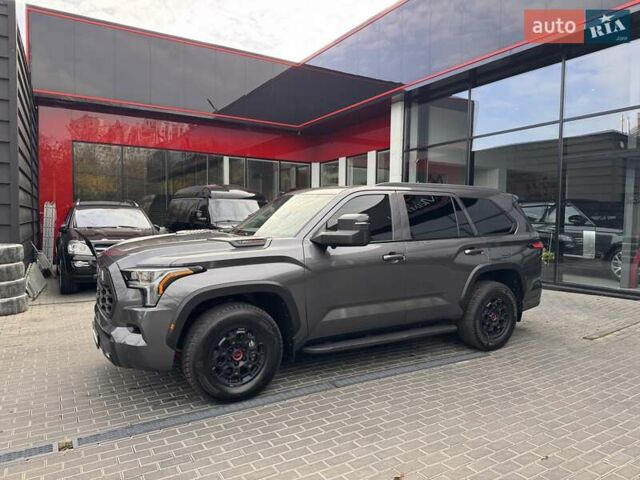 Серый Тойота Секвойя, объемом двигателя 3.45 л и пробегом 34 тыс. км за 109900 $, фото 3 на Automoto.ua