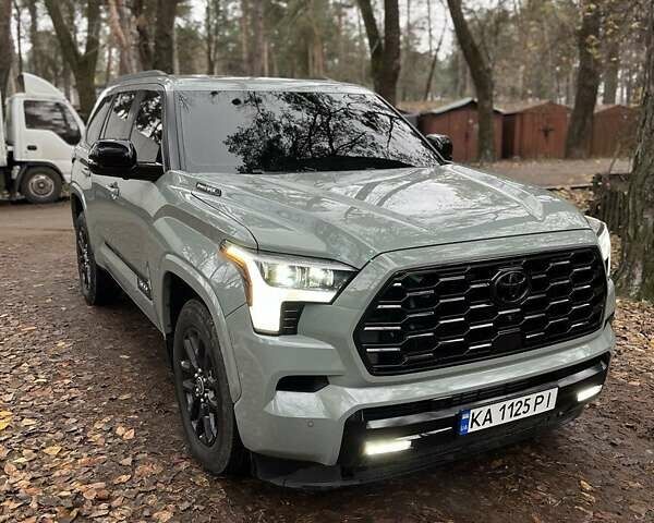 Серый Тойота Секвойя, объемом двигателя 3.45 л и пробегом 3 тыс. км за 105000 $, фото 1 на Automoto.ua