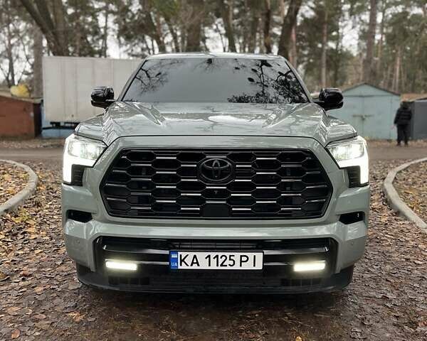 Серый Тойота Секвойя, объемом двигателя 3.45 л и пробегом 3 тыс. км за 105000 $, фото 4 на Automoto.ua