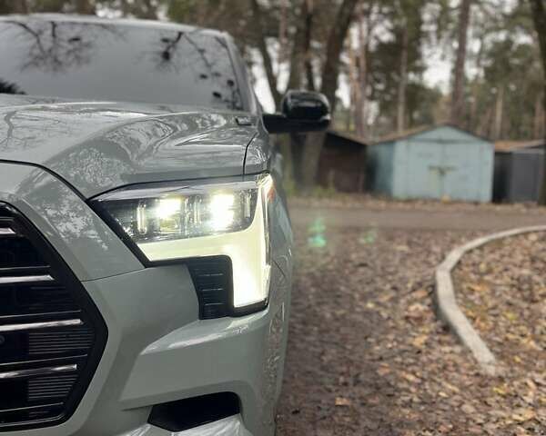 Серый Тойота Секвойя, объемом двигателя 3.45 л и пробегом 3 тыс. км за 105000 $, фото 3 на Automoto.ua