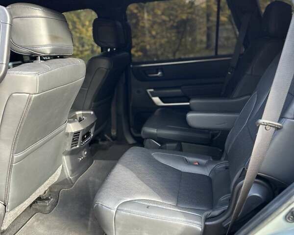 Серый Тойота Секвойя, объемом двигателя 3.45 л и пробегом 3 тыс. км за 105000 $, фото 20 на Automoto.ua