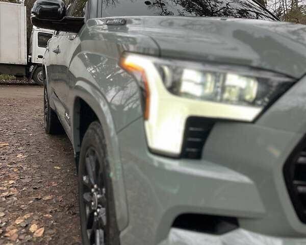 Серый Тойота Секвойя, объемом двигателя 3.45 л и пробегом 3 тыс. км за 105000 $, фото 5 на Automoto.ua