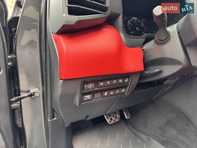 Серый Тойота Секвойя, объемом двигателя 3.45 л и пробегом 34 тыс. км за 109900 $, фото 10 на Automoto.ua