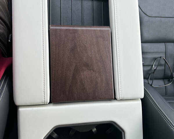 Синий Тойота Секвойя, объемом двигателя 3.45 л и пробегом 13 тыс. км за 97000 $, фото 22 на Automoto.ua