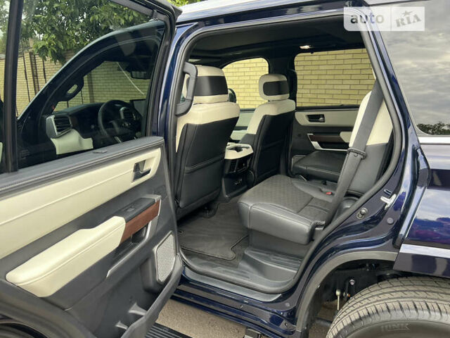 Синий Тойота Секвойя, объемом двигателя 3.45 л и пробегом 13 тыс. км за 97000 $, фото 5 на Automoto.ua