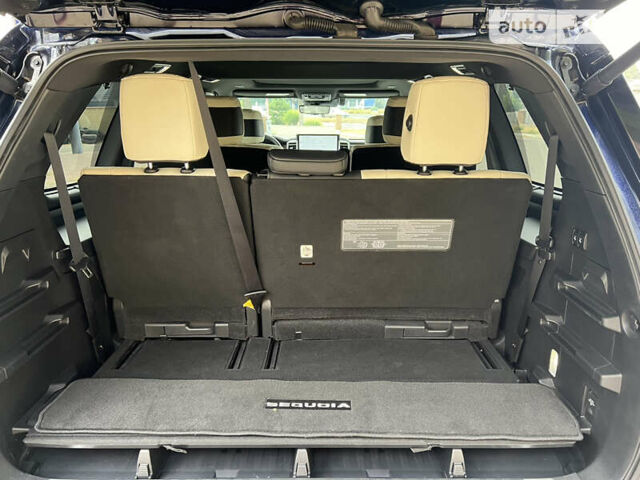 Синий Тойота Секвойя, объемом двигателя 3.45 л и пробегом 13 тыс. км за 97000 $, фото 13 на Automoto.ua