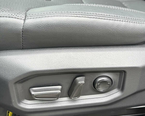 Синій Тойота Секвойя, об'ємом двигуна 3.45 л та пробігом 6 тис. км за 119000 $, фото 14 на Automoto.ua