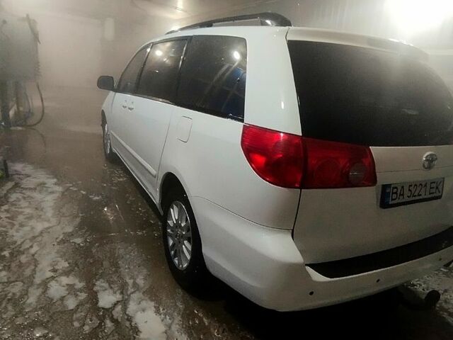 Белый Тойота Сиенна, объемом двигателя 3.5 л и пробегом 170 тыс. км за 10000 $, фото 7 на Automoto.ua