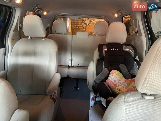 Белый Тойота Сиенна, объемом двигателя 2.67 л и пробегом 212 тыс. км за 11500 $, фото 16 на Automoto.ua