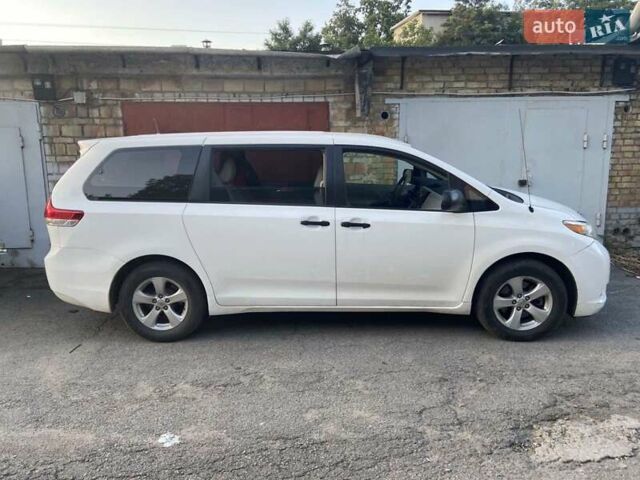 Белый Тойота Сиенна, объемом двигателя 2.67 л и пробегом 212 тыс. км за 11500 $, фото 5 на Automoto.ua
