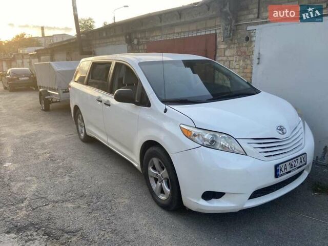 Белый Тойота Сиенна, объемом двигателя 2.67 л и пробегом 212 тыс. км за 11500 $, фото 2 на Automoto.ua