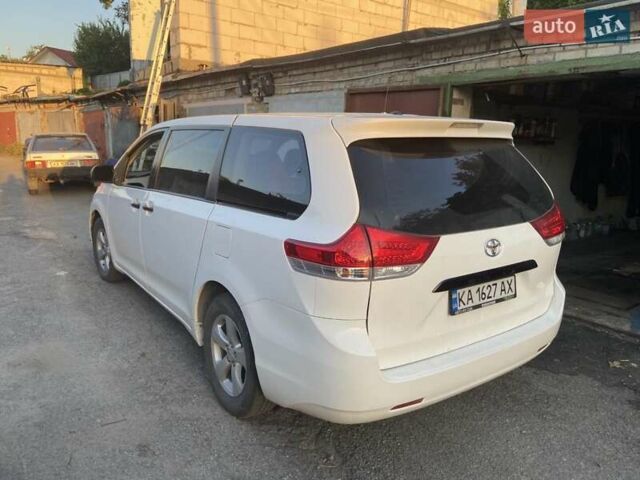 Белый Тойота Сиенна, объемом двигателя 2.67 л и пробегом 212 тыс. км за 11500 $, фото 6 на Automoto.ua