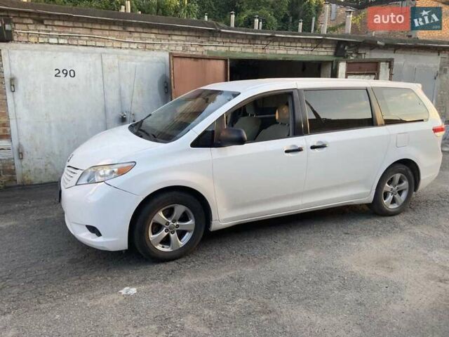Белый Тойота Сиенна, объемом двигателя 2.67 л и пробегом 212 тыс. км за 11500 $, фото 3 на Automoto.ua