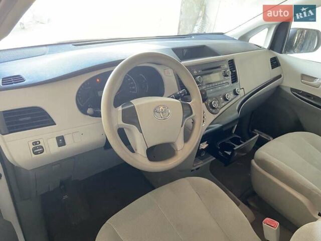 Белый Тойота Сиенна, объемом двигателя 2.67 л и пробегом 212 тыс. км за 11500 $, фото 11 на Automoto.ua