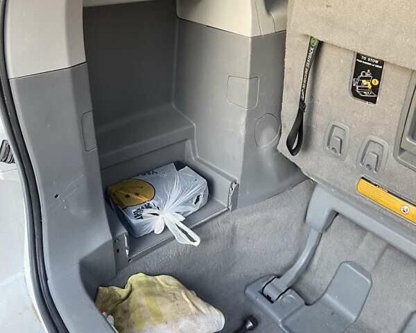 Белый Тойота Сиенна, объемом двигателя 2.67 л и пробегом 212 тыс. км за 11500 $, фото 10 на Automoto.ua