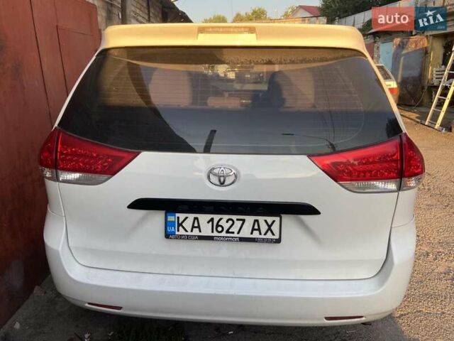 Белый Тойота Сиенна, объемом двигателя 2.67 л и пробегом 212 тыс. км за 11500 $, фото 7 на Automoto.ua