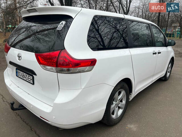 Белый Тойота Сиенна, объемом двигателя 2.7 л и пробегом 195 тыс. км за 13500 $, фото 6 на Automoto.ua
