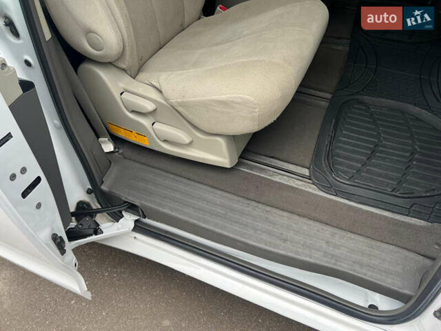 Белый Тойота Сиенна, объемом двигателя 2.7 л и пробегом 195 тыс. км за 13500 $, фото 12 на Automoto.ua