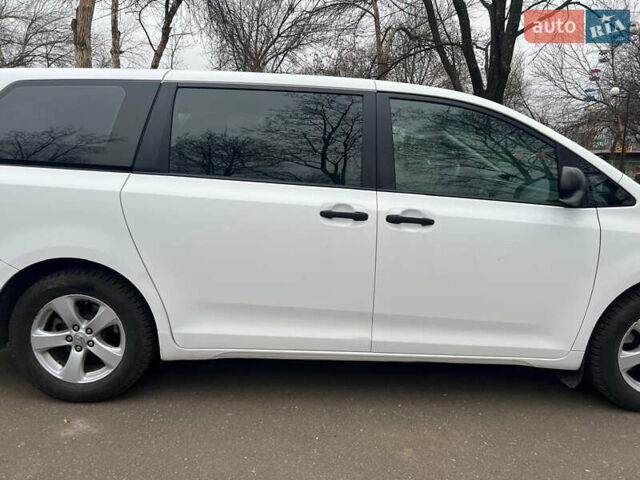 Білий Тойота Сієнна, об'ємом двигуна 2.7 л та пробігом 195 тис. км за 13000 $, фото 7 на Automoto.ua