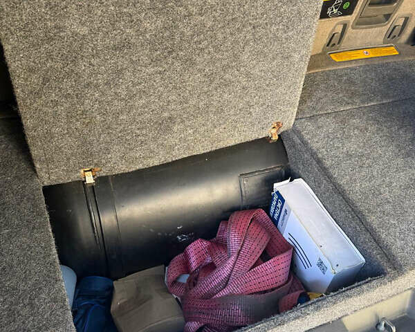 Білий Тойота Сієнна, об'ємом двигуна 2.7 л та пробігом 195 тис. км за 13000 $, фото 19 на Automoto.ua