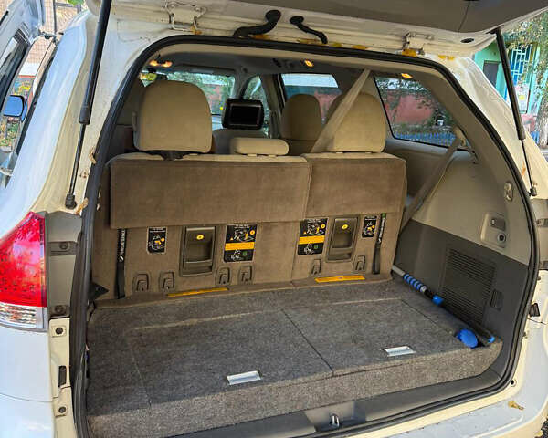 Білий Тойота Сієнна, об'ємом двигуна 2.7 л та пробігом 195 тис. км за 13000 $, фото 17 на Automoto.ua