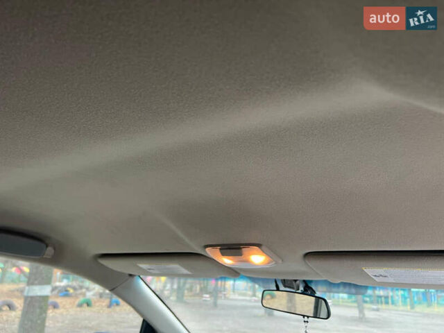 Білий Тойота Сієнна, об'ємом двигуна 2.7 л та пробігом 195 тис. км за 13000 $, фото 16 на Automoto.ua