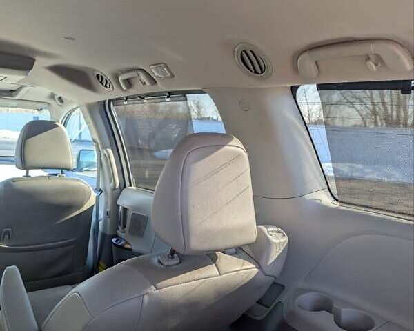 Белый Тойота Сиенна, объемом двигателя 3.5 л и пробегом 112 тыс. км за 13900 $, фото 54 на Automoto.ua