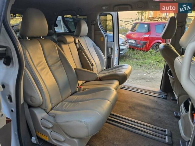 Білий Тойота Сієнна, об'ємом двигуна 3.5 л та пробігом 290 тис. км за 14000 $, фото 11 на Automoto.ua