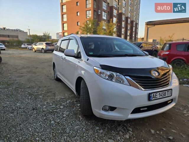 Білий Тойота Сієнна, об'ємом двигуна 3.5 л та пробігом 290 тис. км за 14000 $, фото 8 на Automoto.ua