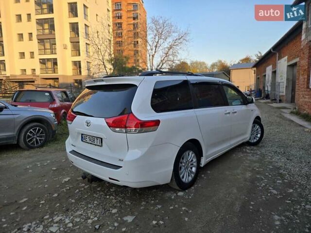 Білий Тойота Сієнна, об'ємом двигуна 3.5 л та пробігом 290 тис. км за 14000 $, фото 4 на Automoto.ua