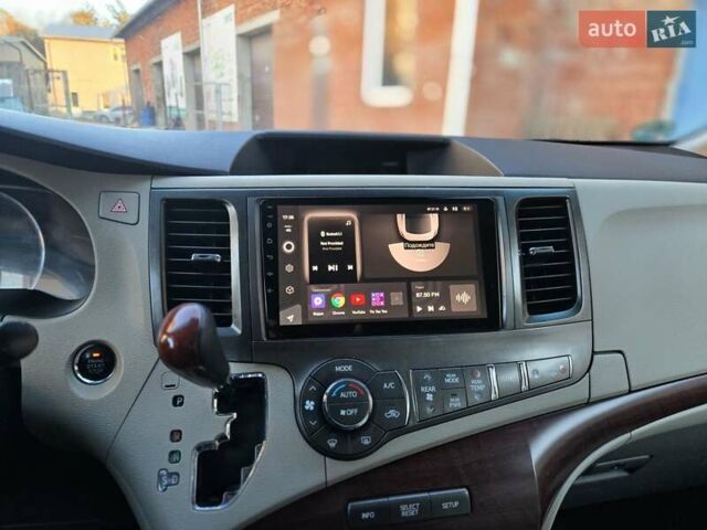 Білий Тойота Сієнна, об'ємом двигуна 3.5 л та пробігом 290 тис. км за 14000 $, фото 1 на Automoto.ua