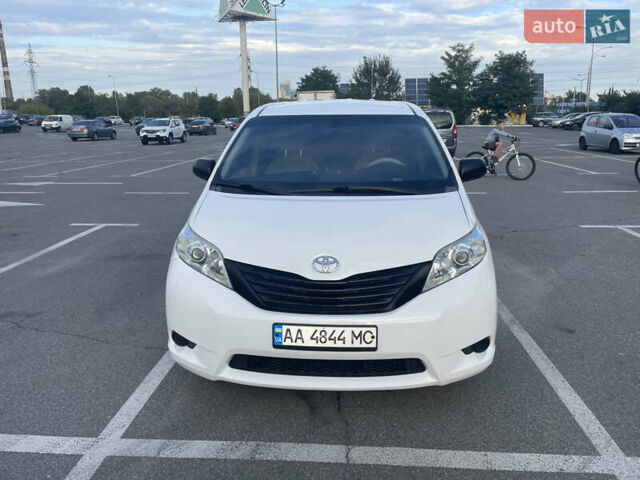 Белый Тойота Сиенна, объемом двигателя 3.5 л и пробегом 225 тыс. км за 13900 $, фото 7 на Automoto.ua